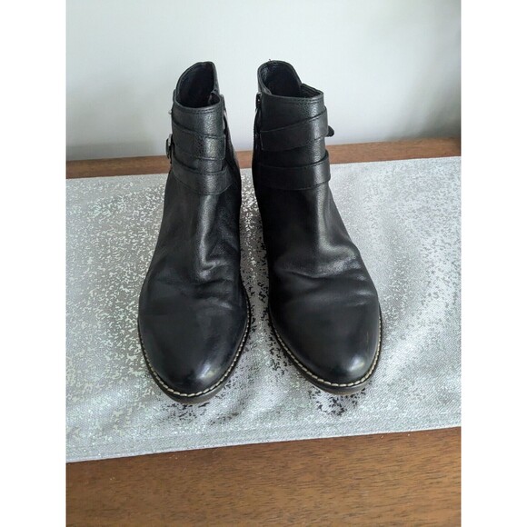 Journee Signature Booties Womens 8.5 M Rachelle Black Leather Almond Countrycore - Picture 2 of 12